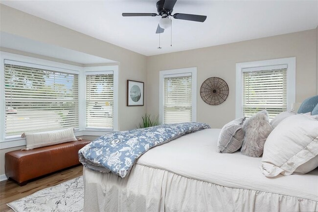 Building Photo - 701 38th Ave N