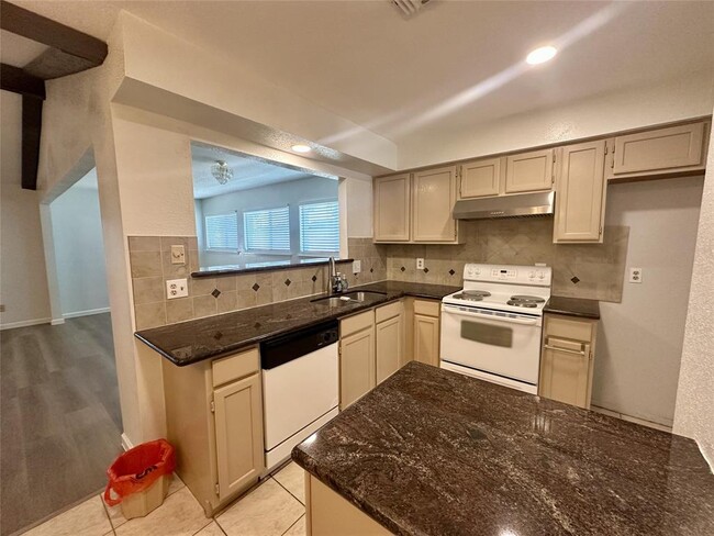 Building Photo - 1126 Ravenscourt Dr