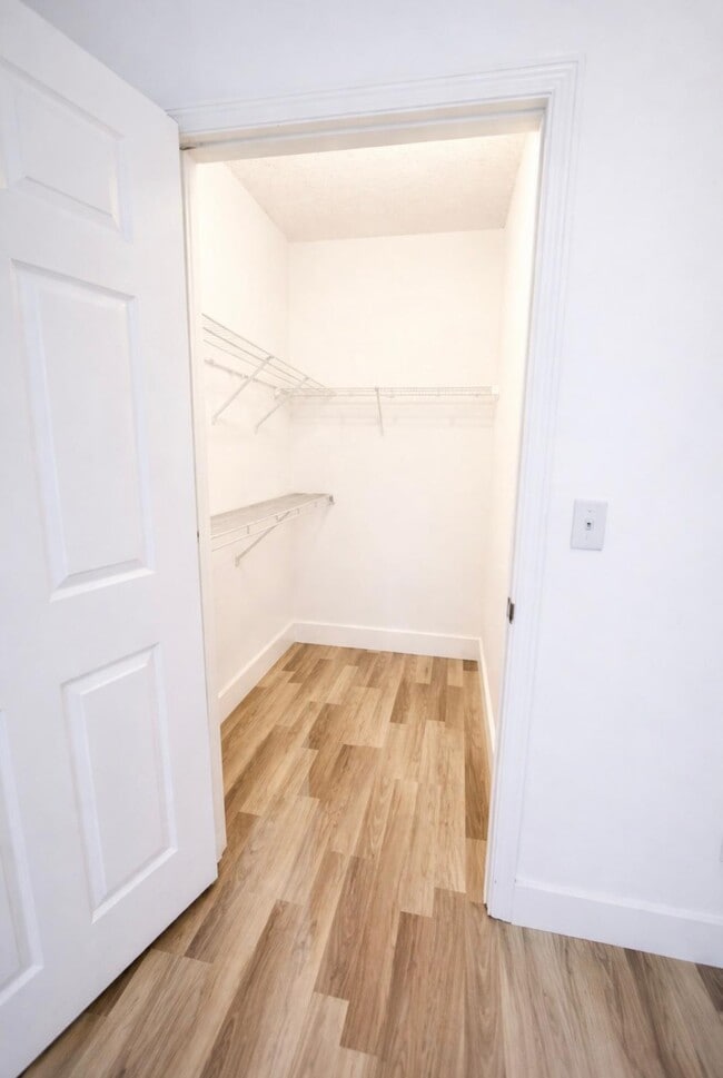 Building Photo - 10300 Fox Trail Rd S