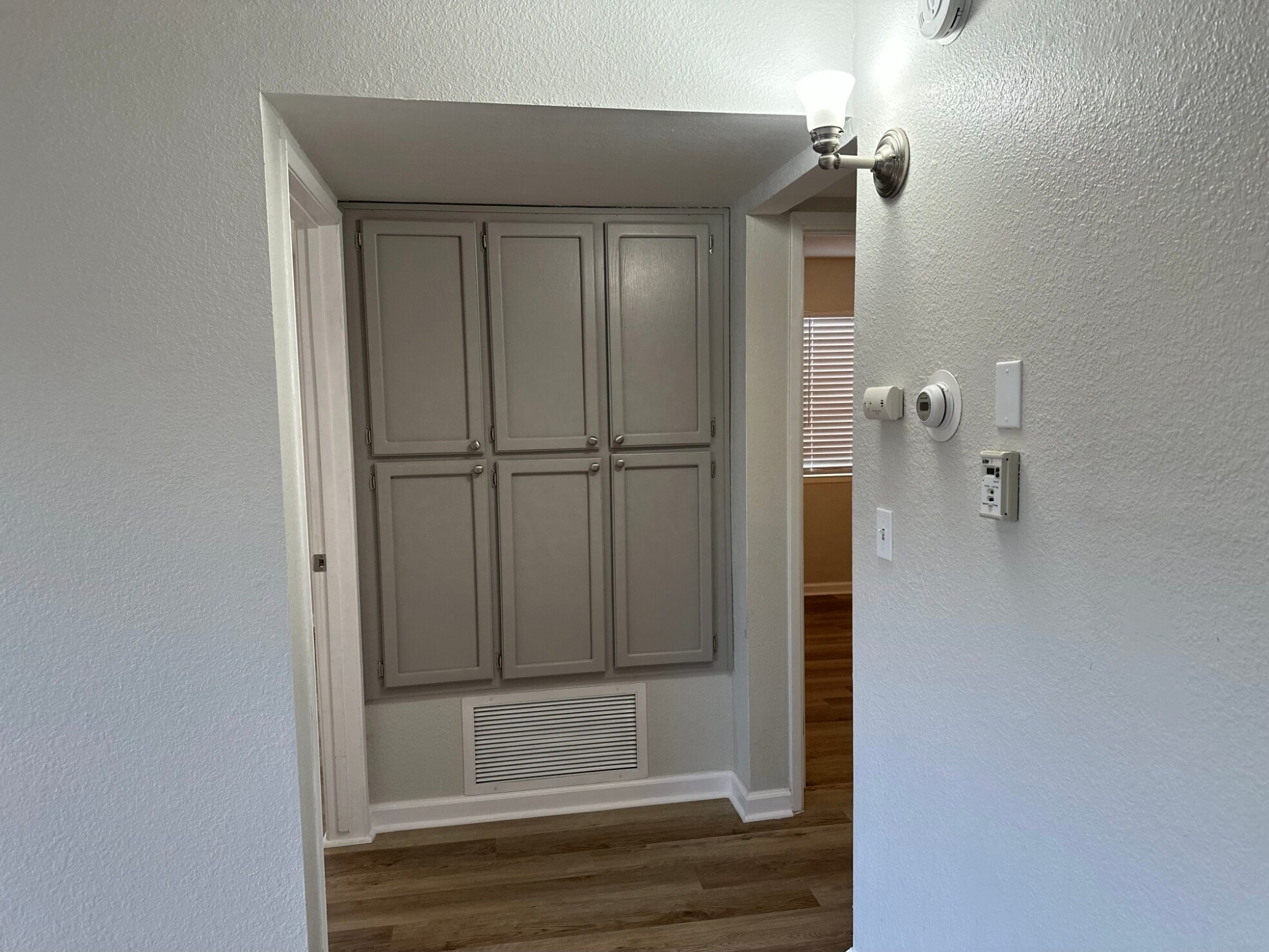 Building Photo - 429 S Sunset St