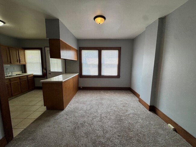 Building Photo - For Rent – Pet-Friendly 2 Bed, 1 Bath Town...