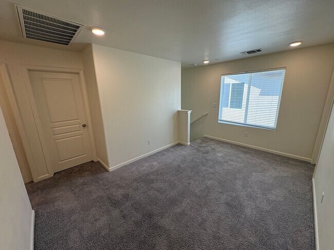 Building Photo - 641 S Laguna St