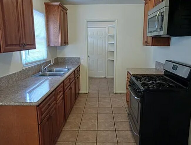Building Photo - Charming 2-Bedroom Home in Desert Hot Springs - Just $1,800/month!