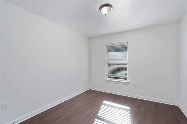 Building Photo - 6211 Manor Rd