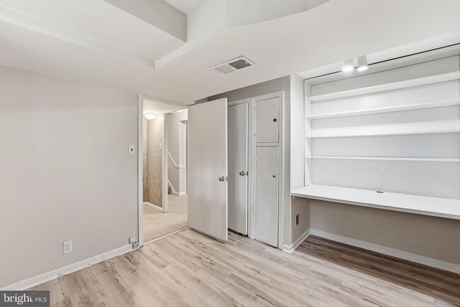 Building Photo - 2419 Claremont Dr