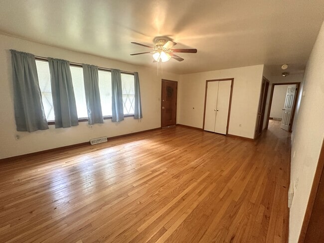 Building Photo - 337 County Line Dr