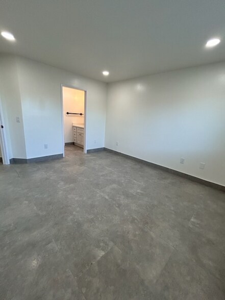 Building Photo - 28267 Via Princesa Via