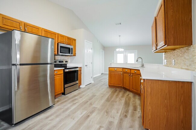 Building Photo - 571 Charles Pinckney St