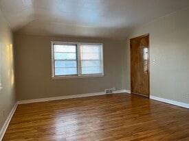 Building Photo - 338 E Oklahoma Ave