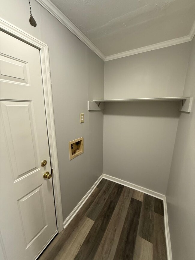 Building Photo - ** 3 bed 1 bath located in Chisolm ** Call...