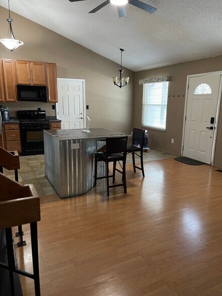 Building Photo - 835 Tammany Dr