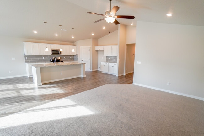Building Photo - 2814 N Cherry Grove Way