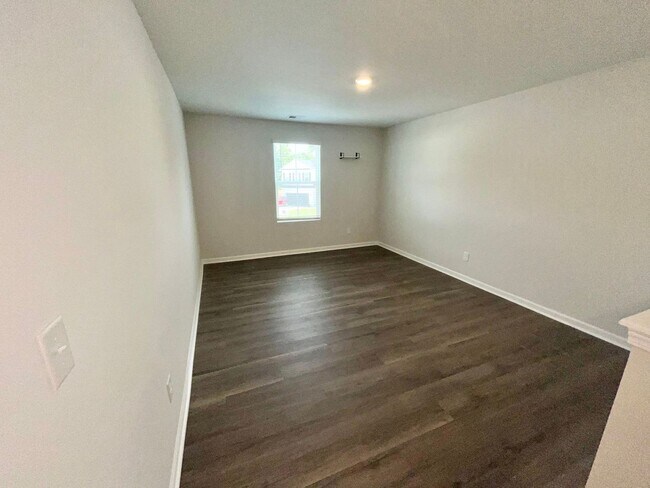 Building Photo - 503 Sandy Holw Dr