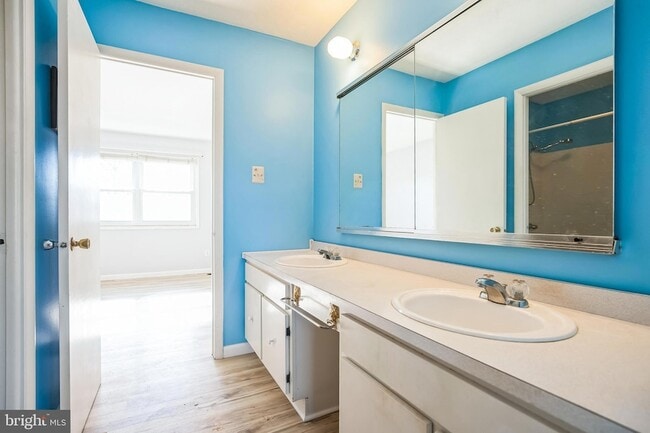 Building Photo - 29 Maureen Ct