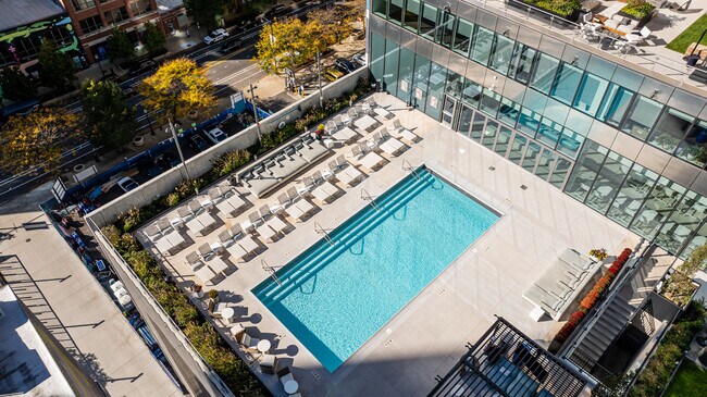 Building Photo - 1000 S Michigan Ave