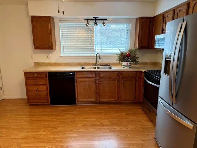 Building Photo - 317 Thomas Ave