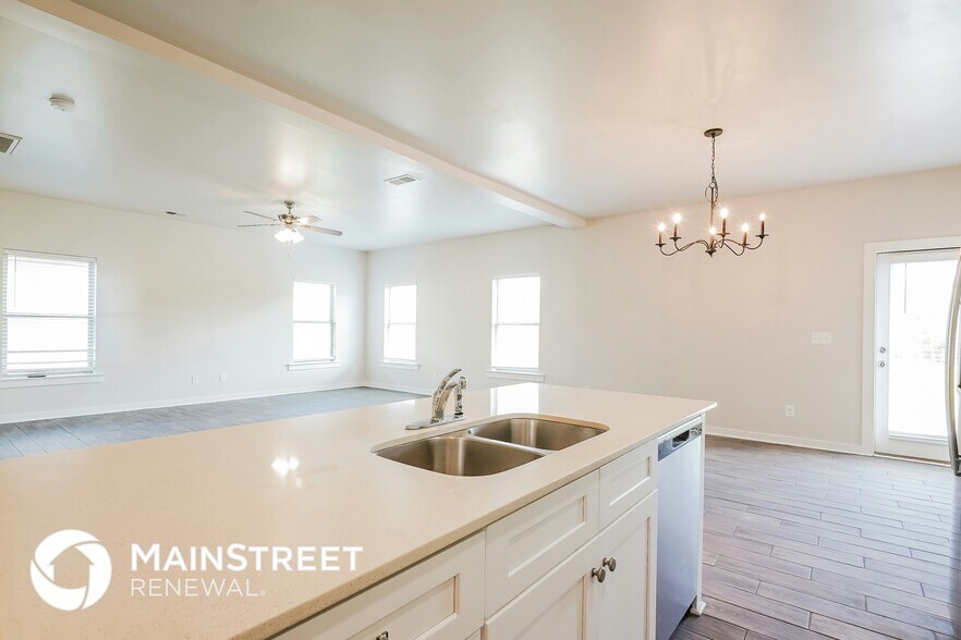 Building Photo - 295 Ridgeview Cir