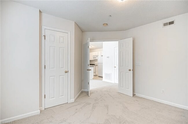 Building Photo - WFU/ Deacon Ridge Condominium Community-