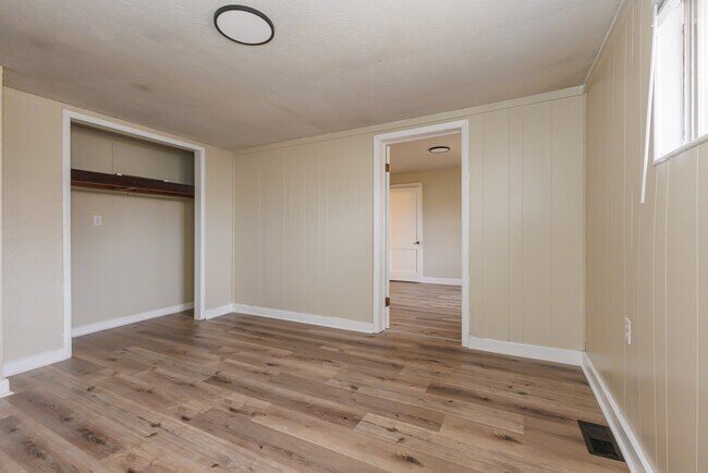 Building Photo - 2904 S Pershing Dr