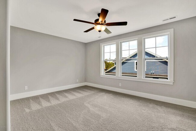 Building Photo - Summerhouse on Everett Bay Home Available!