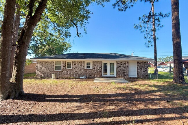 Building Photo - AVAILABLE JULY! (Pet Friendly)