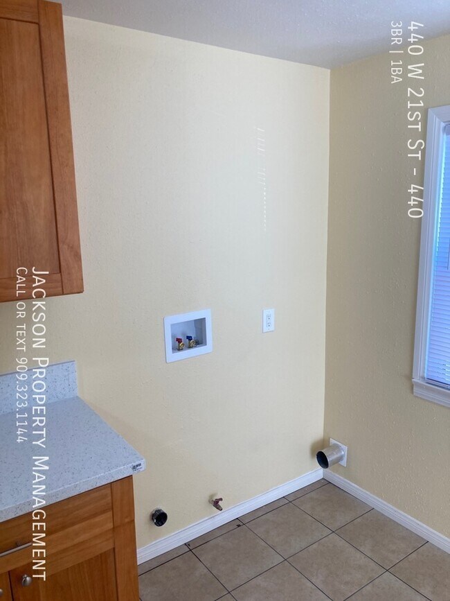 Building Photo - 440 W 21st St