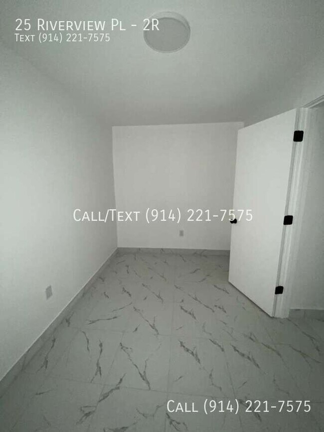 Building Photo - 25 Riverview Pl