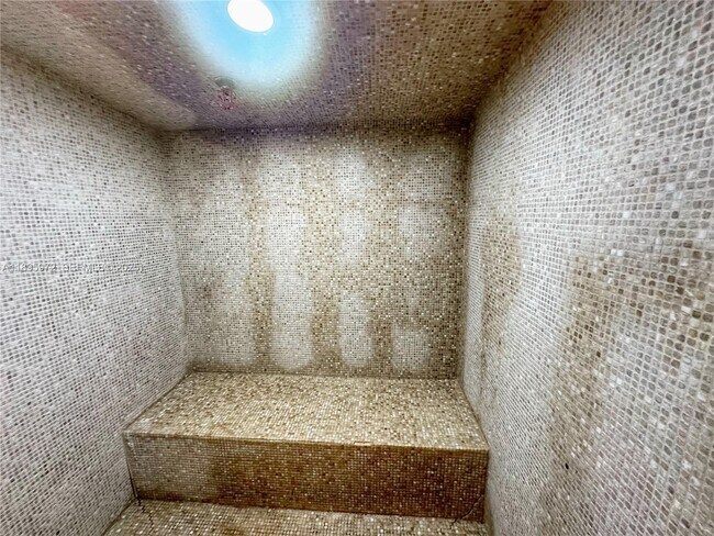 Building Photo - 16711 Collins Ave