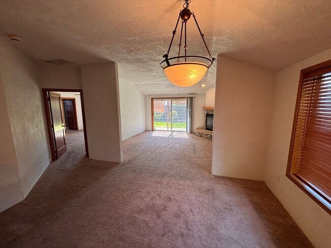 Building Photo - Beautiful 4 bedroom 2 bathroom home coming soon!!