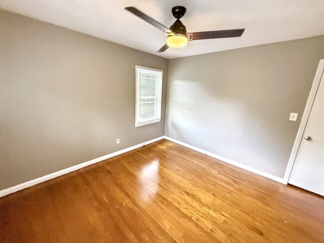 Building Photo - 5830 Walnut Grove Rd