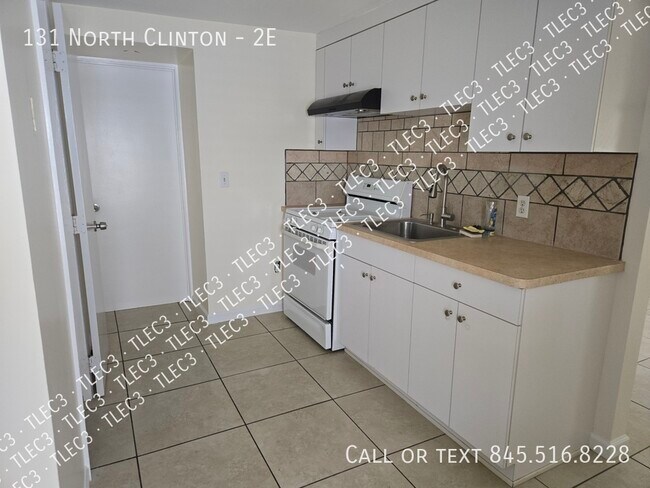 Building Photo - 131 North Clinton-2E