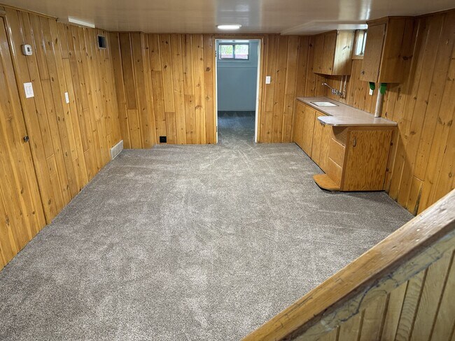 Building Photo - 167 W 300 N