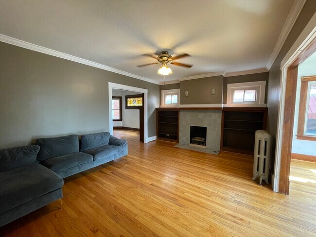 Building Photo - Mattern