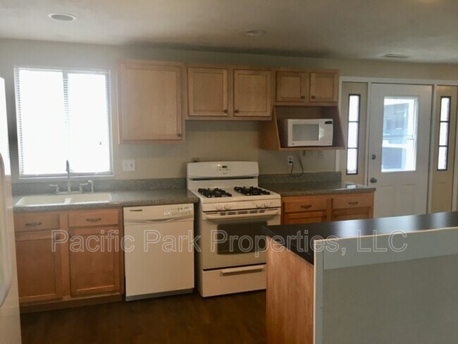 Building Photo - 9403 Shenandoah Dr