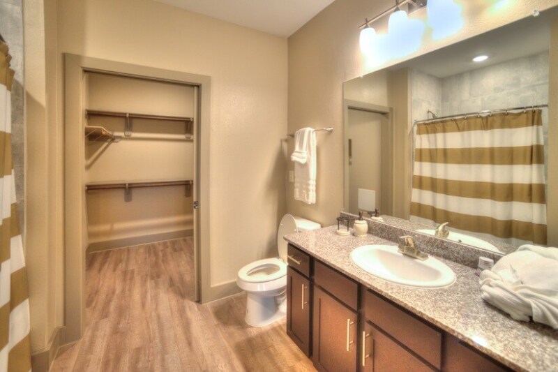 Building Photo - 6520 Jamail Dr