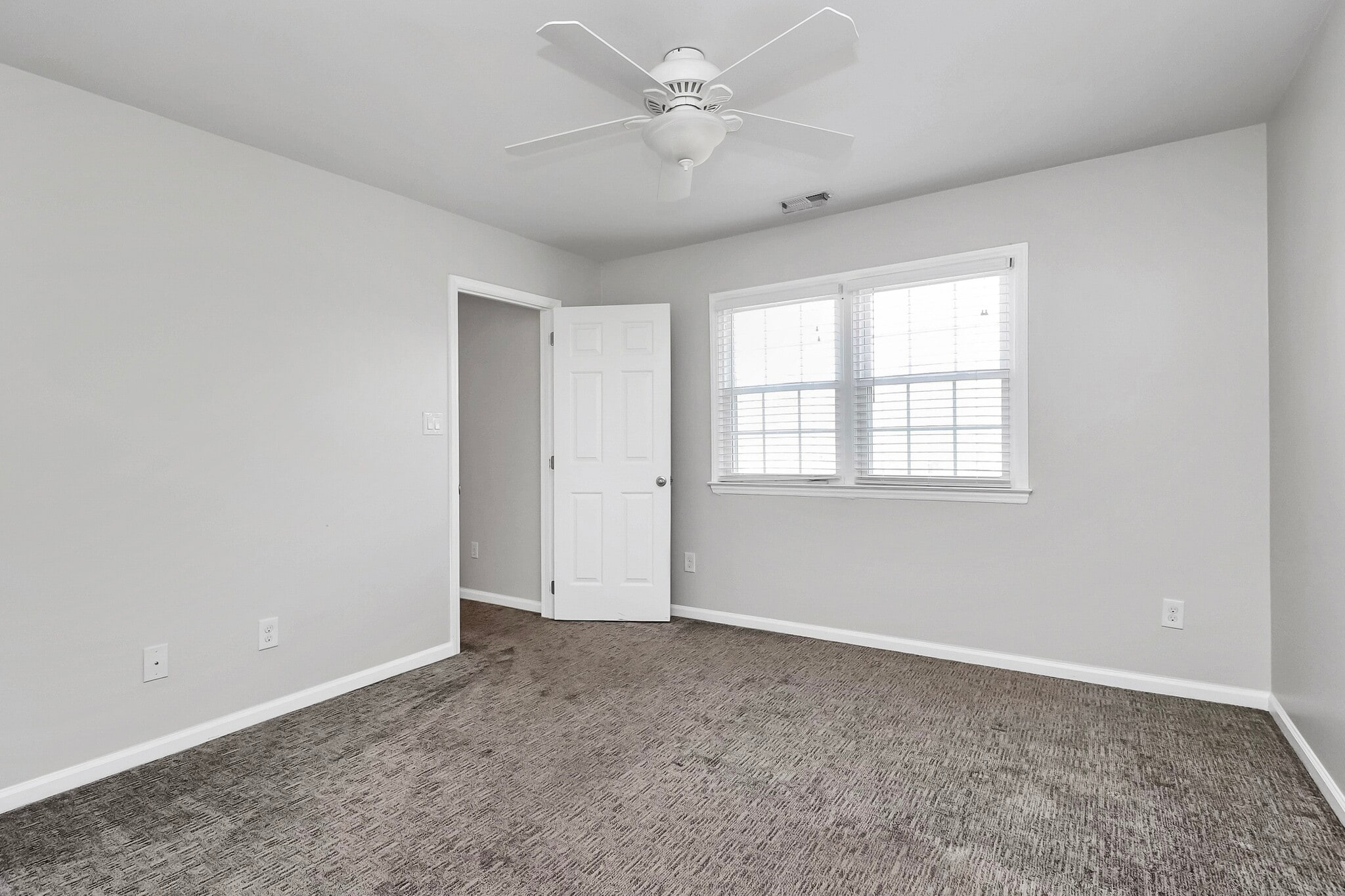 Building Photo - 9459 Kings Falls Dr