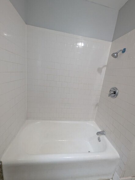 Building Photo - 3438 W Foster Ave