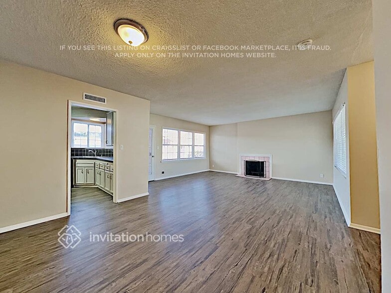 Building Photo - 2403 W 129th St
