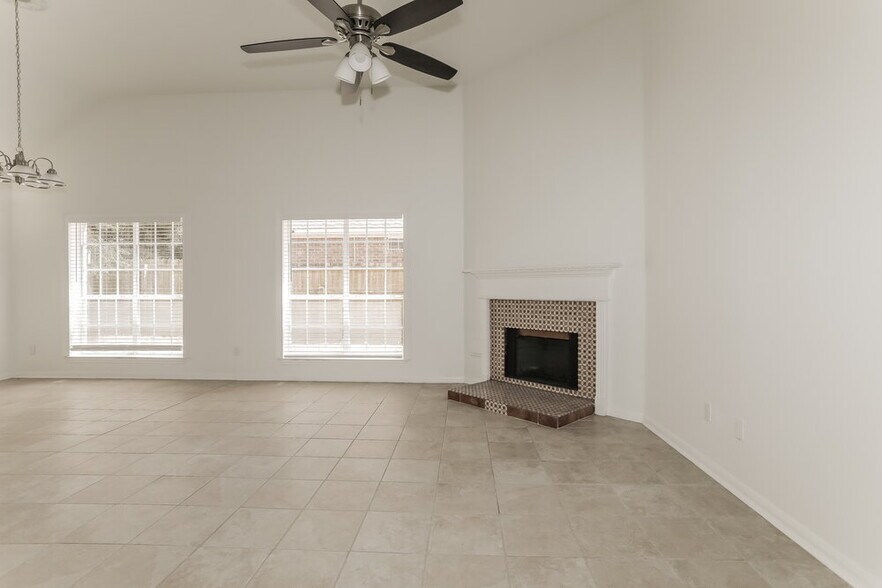 Building Photo - 1729 Fay Dr