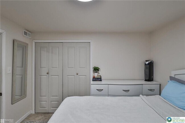 Building Photo - 204 Ridings Cir