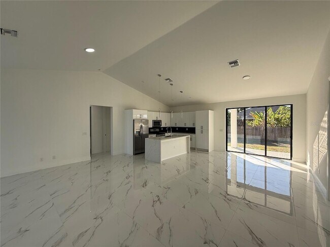 Building Photo - 2620 NE 22nd Ave