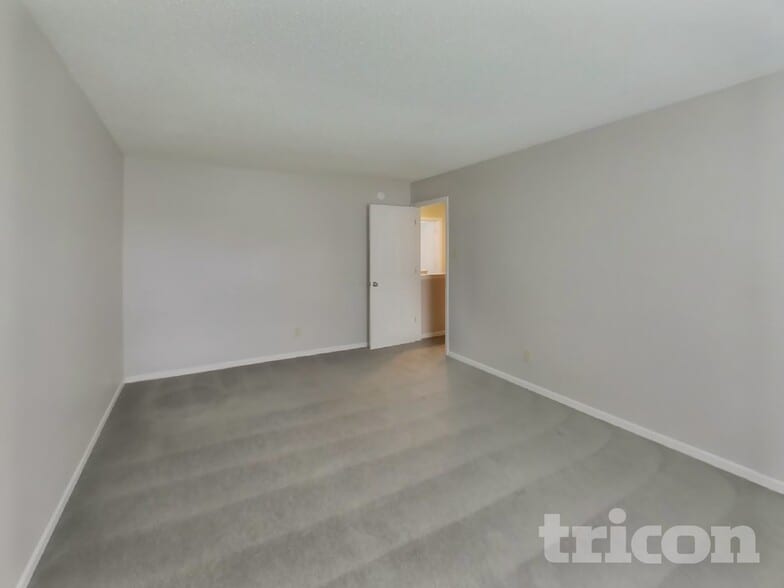 Building Photo - 121 Winterwood Dr