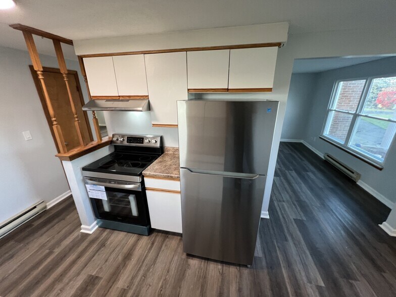 Building Photo - 2716 Alder Creek Dr S