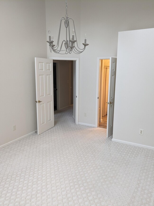 Building Photo - 1254 Lake Dr