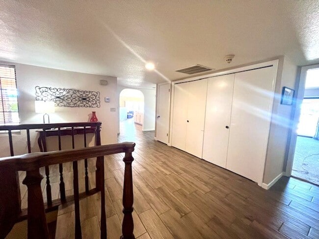 Building Photo - Golf Course Pool Home with 4 Bedrooms!