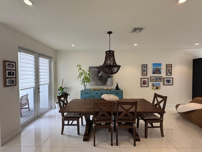 Building Photo - 6461 NW 103rd Psge