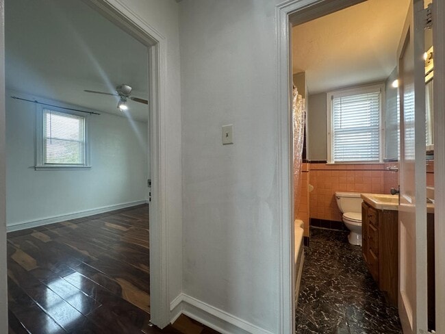 Building Photo - 4401 Oakmont St