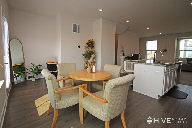 Building Photo - Spacious 4-Bed, 3.5-Bath with Garage!