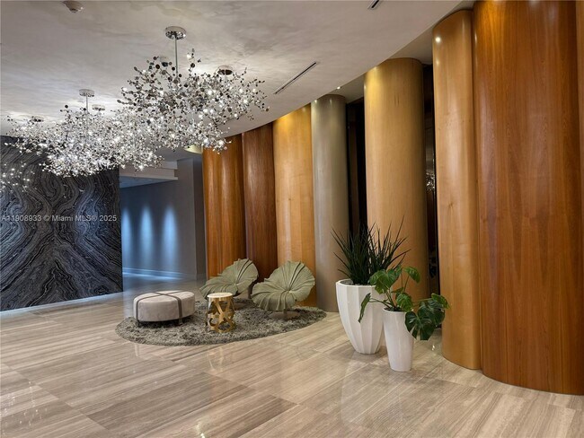 Building Photo - 488 NE 18th St