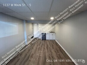 Building Photo - 1137 W Main St